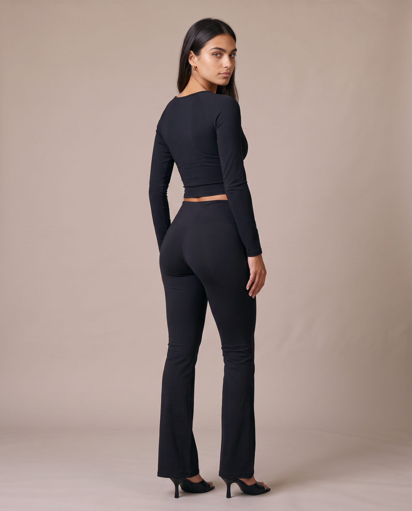 Conjunto Top Cruzado y Pantalon Acampanado color Black (Top+Pants), vista de espalda