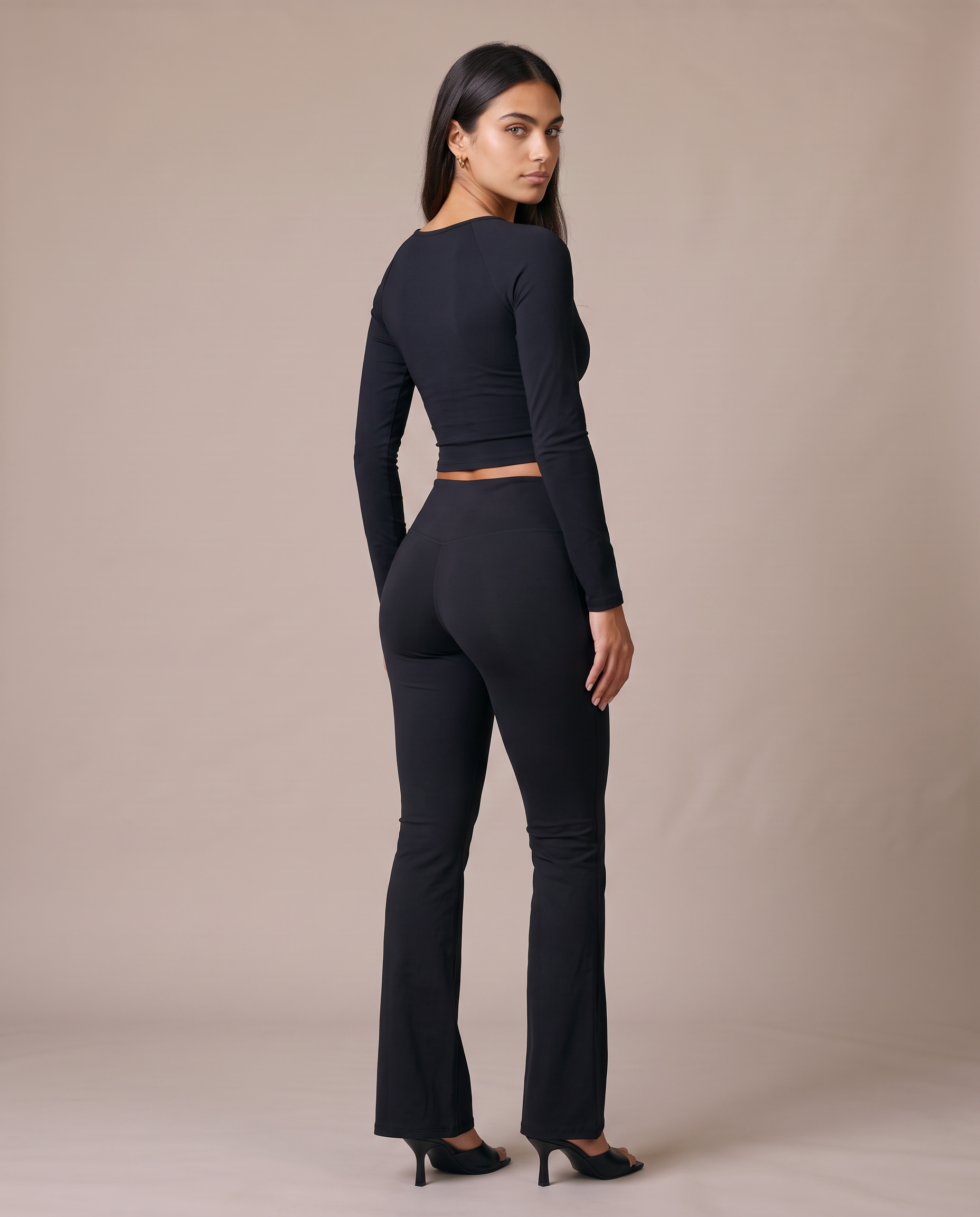 Conjunto Top Cruzado y Pantalon Acampanado color Black (Top+Pants), vista de espalda