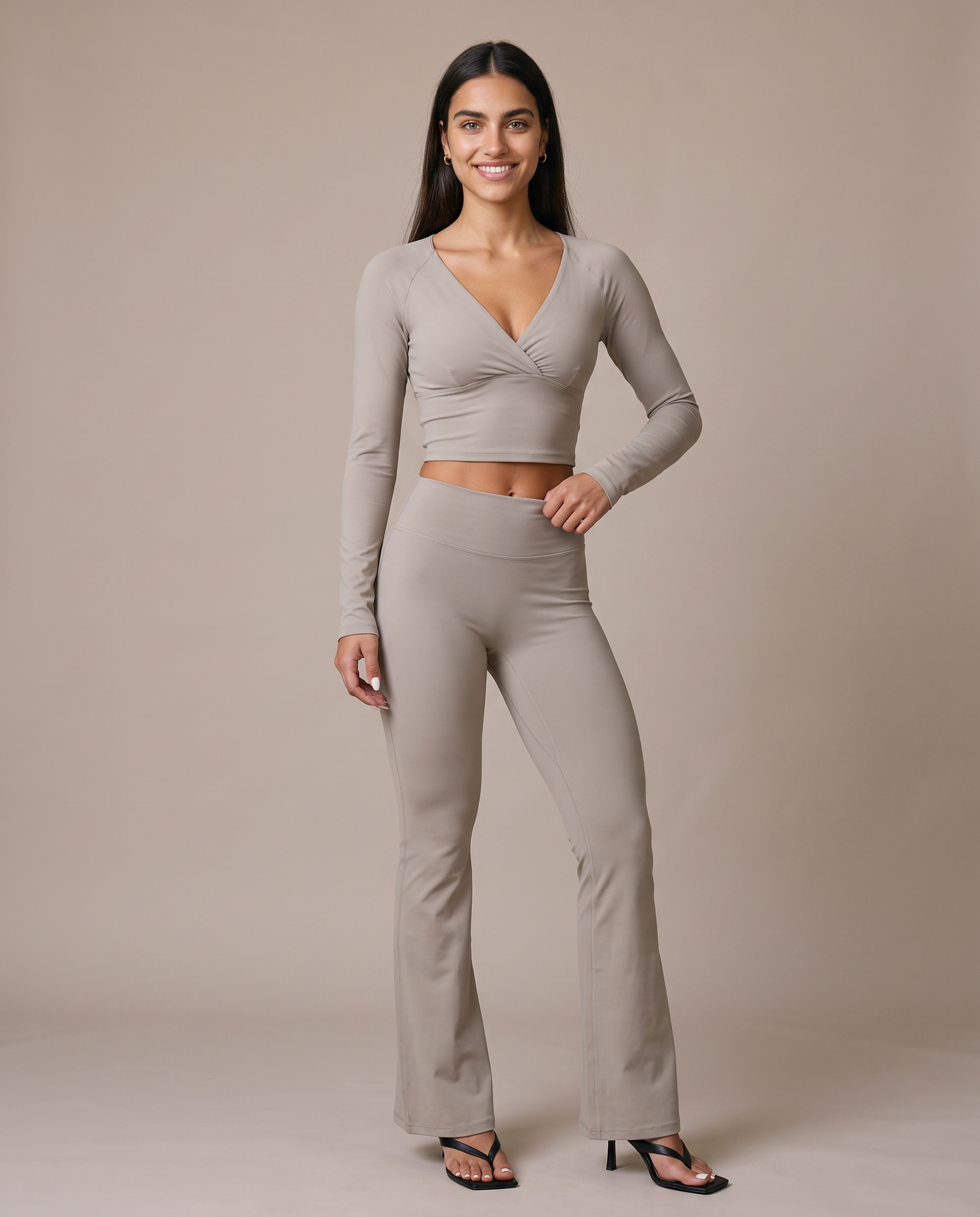 Conjunto Top Cruzado y Pantalon Acampanado color Grey (Top+Pants), vista frontal