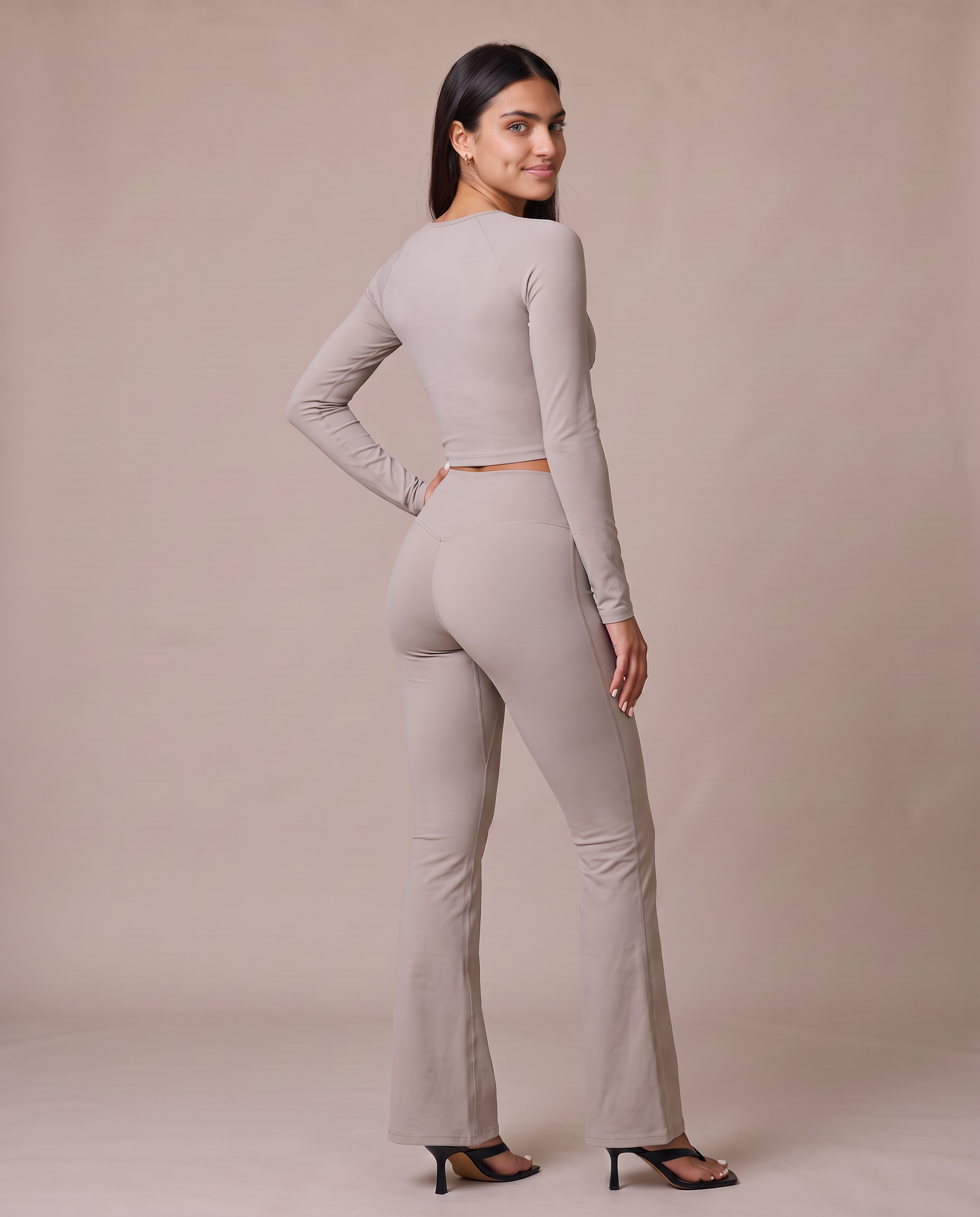 Conjunto Top Cruzado y Pantalon Acampanado color Grey (Top+Pants), vista de espalda