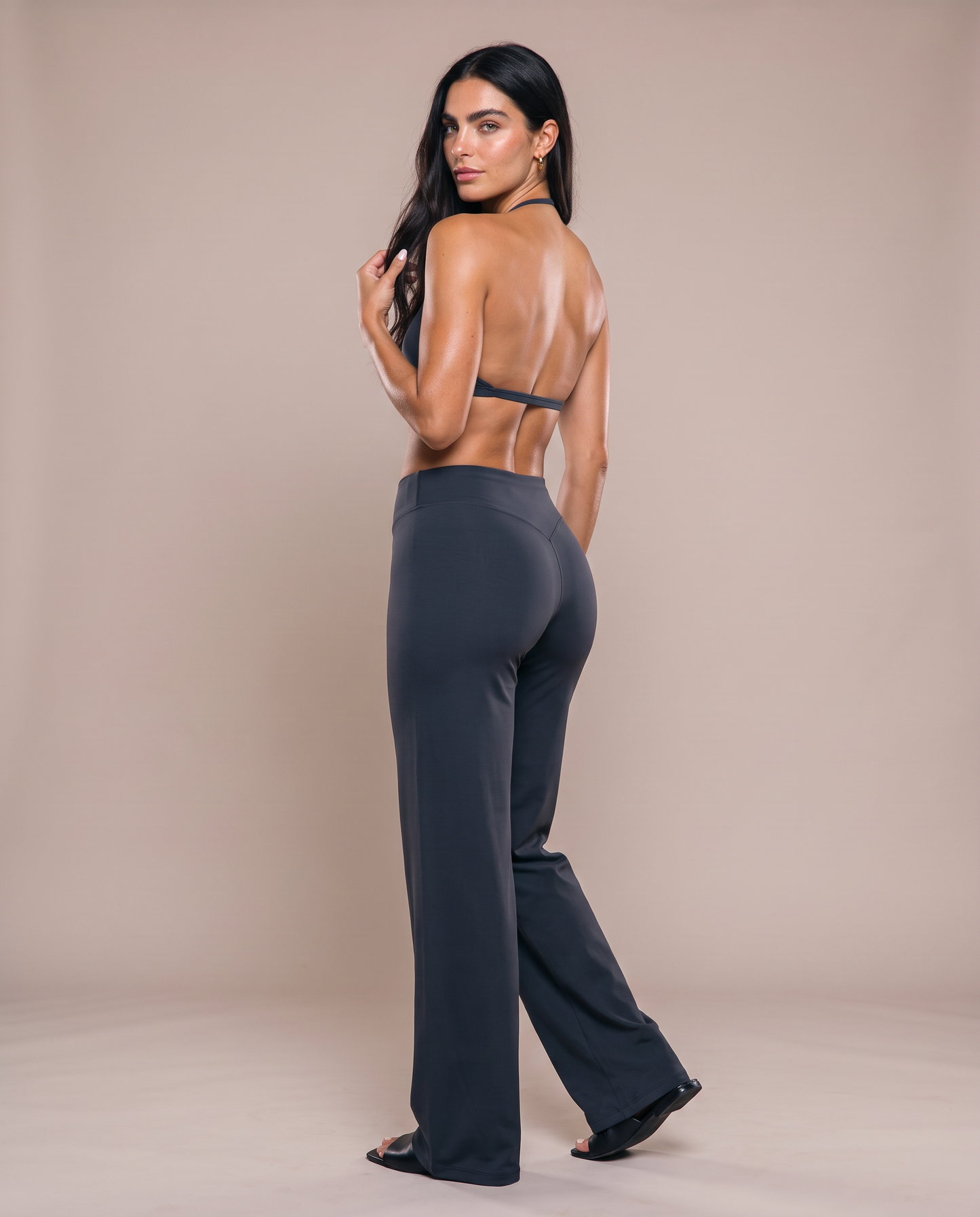Conjunto Sujetador Halter y Pantalon Ancho color Blue berry, vista de espalda