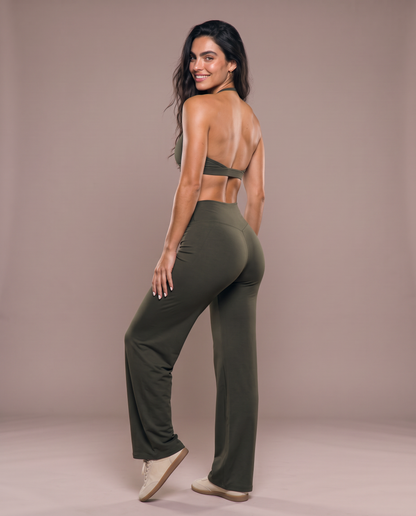 Conjunto Sujetador Halter y Pantalon Ancho color Olive, vista de espalda