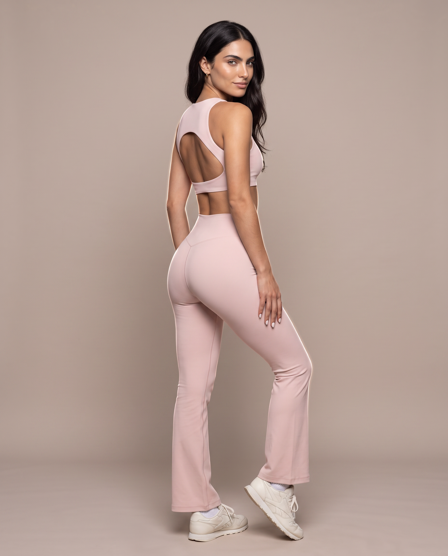 Conjunto Sujetador Espalda Abierta y Pantalon Acampanado color Pink, vista de espalda