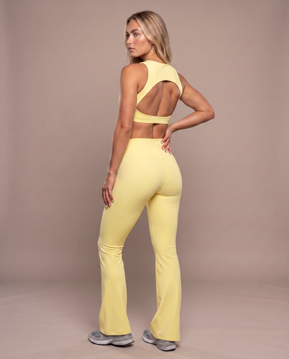 Conjunto Sujetador Espalda Abierta y Pantalon Acampanado color Yellow, vista de espalda