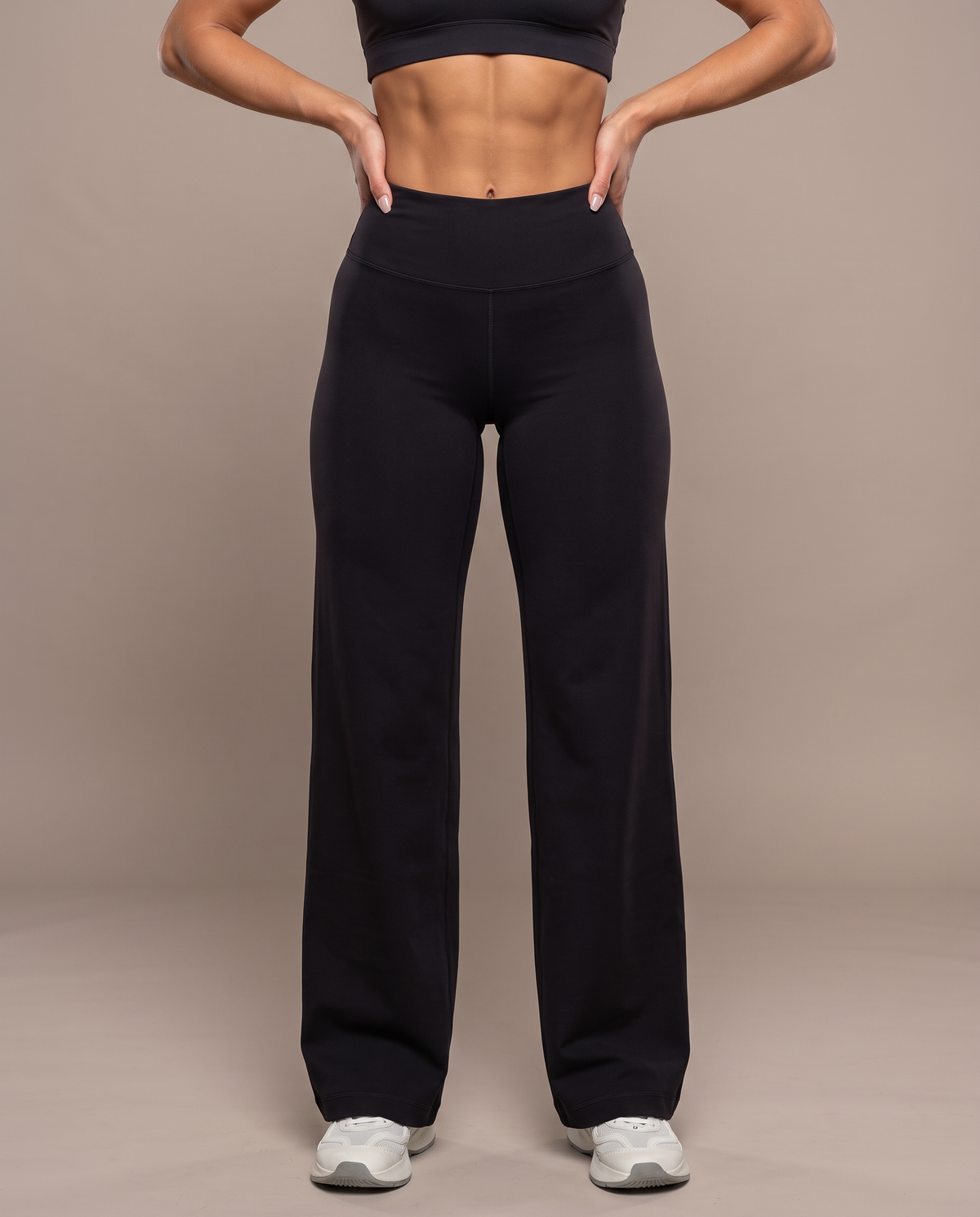 Pantalon acampanado negro de cintura alta