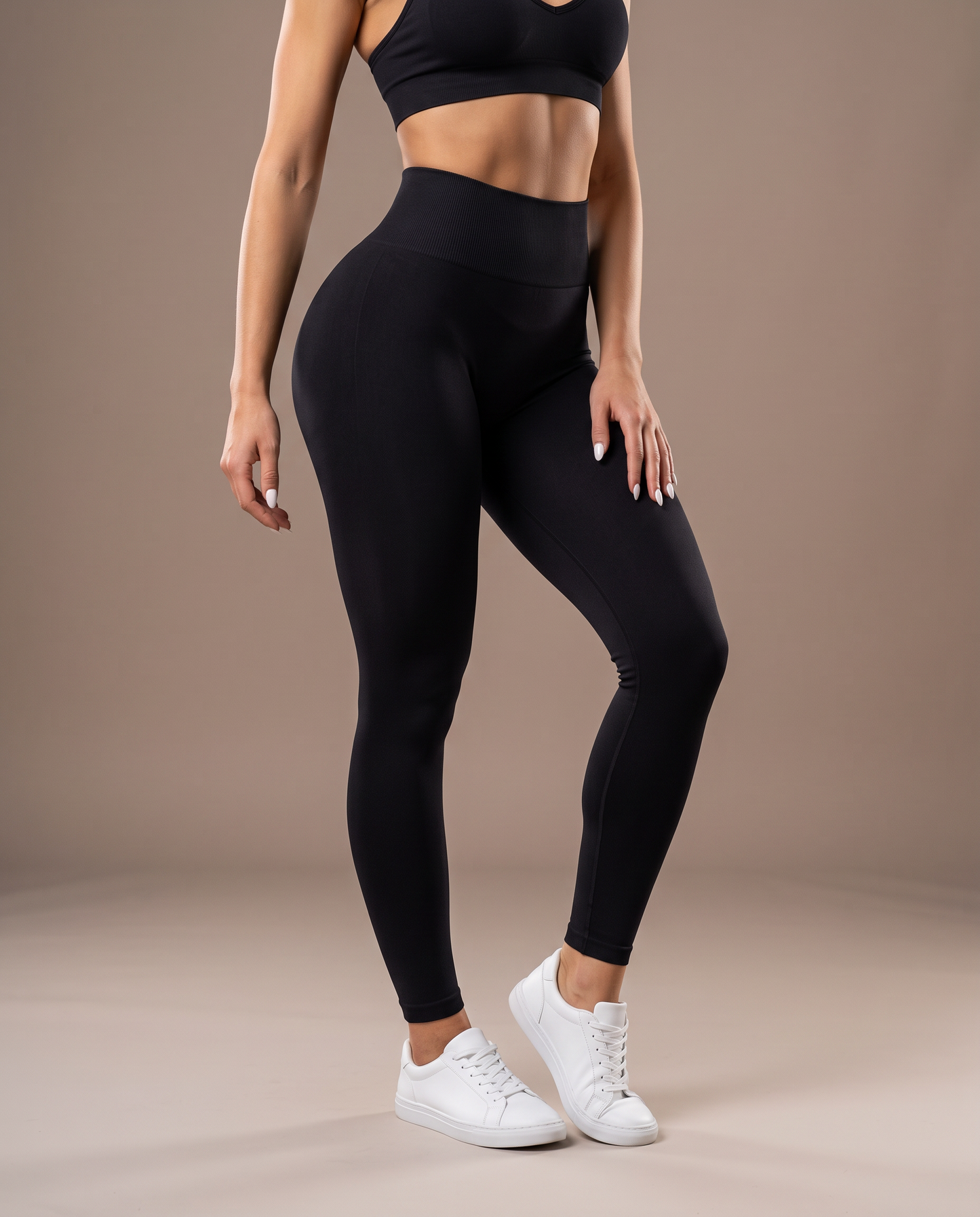 Legging ORA en negro, vista frontal