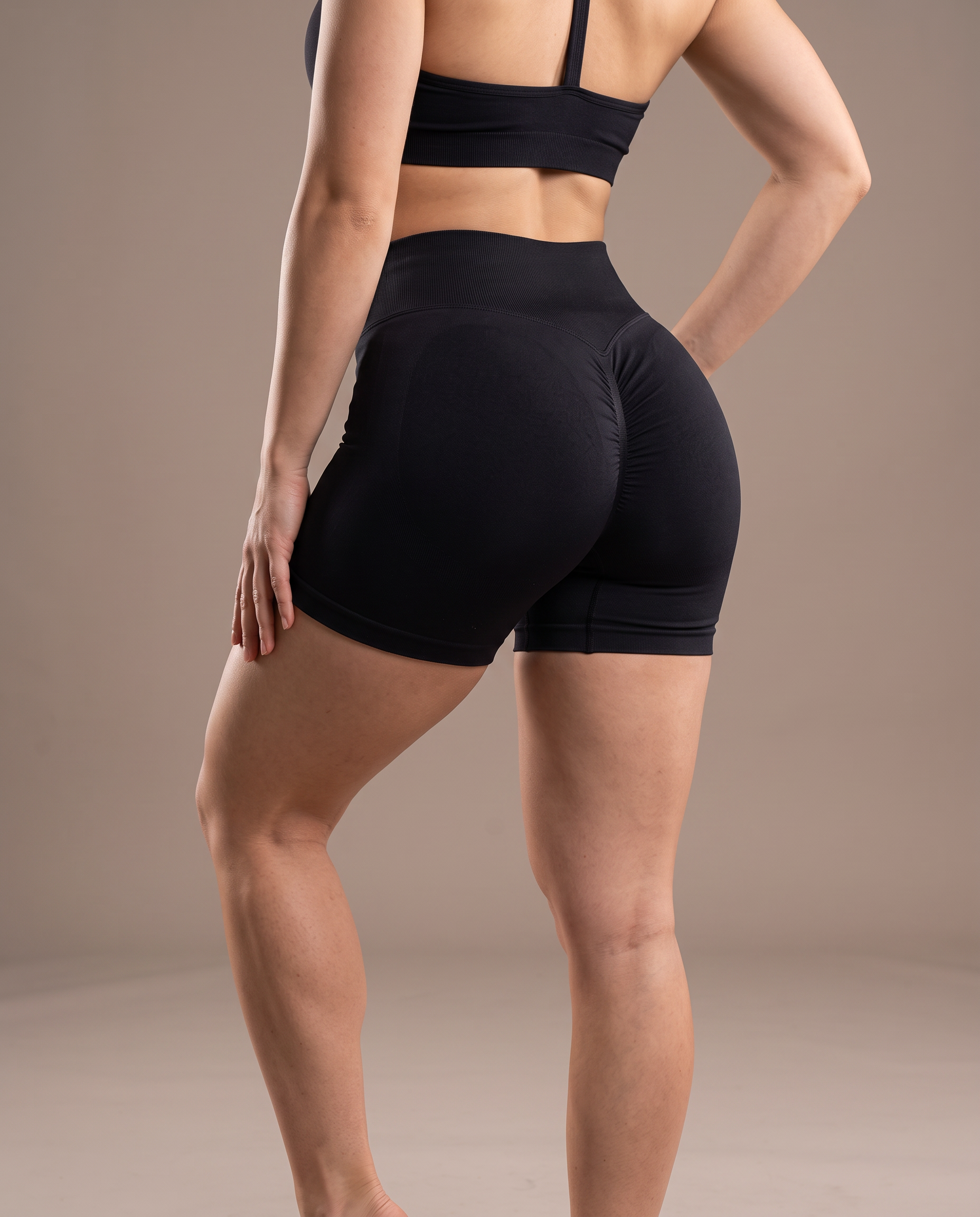 Short ORA en negro, vista trasera